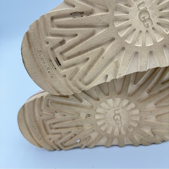 UGG Goldenstar Cross Slide size 6 - Picture 8 of 8